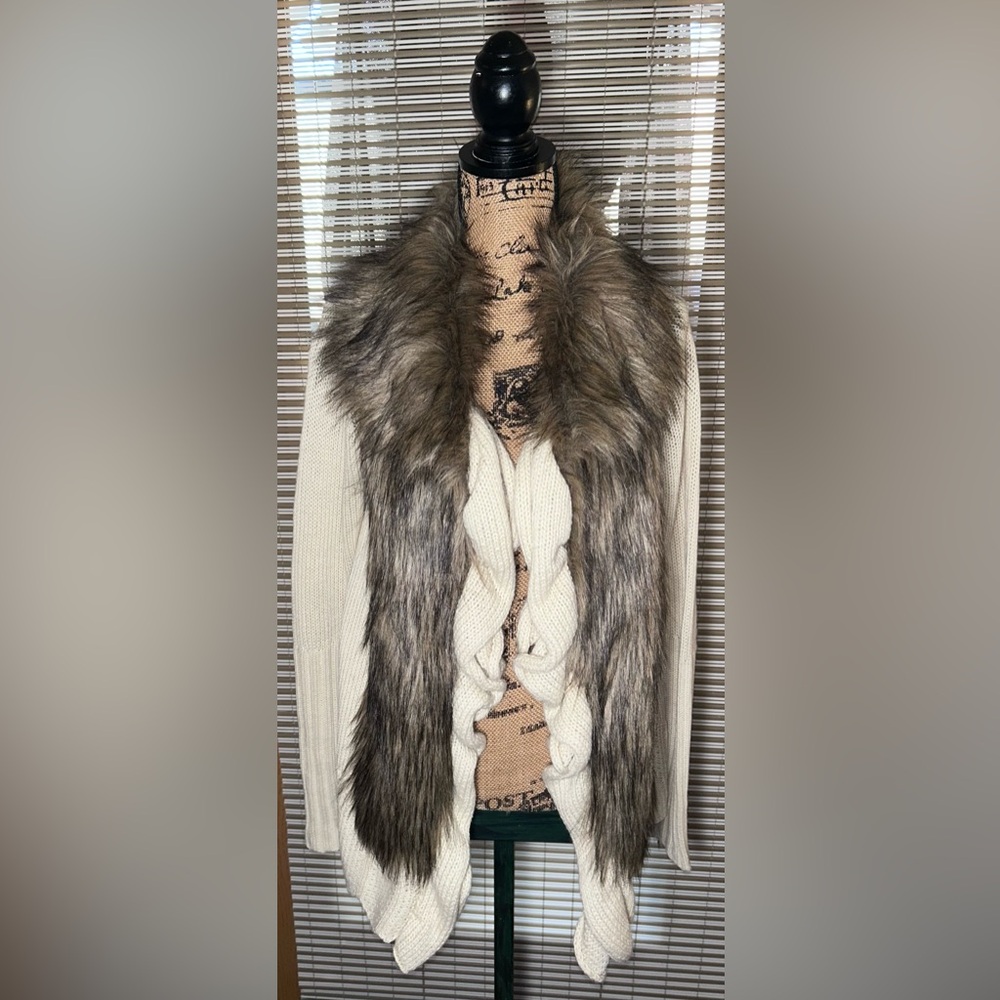 Venus Faux Fur Lapel Cream Knit Ruffled Open Front Cardigan Sweater M